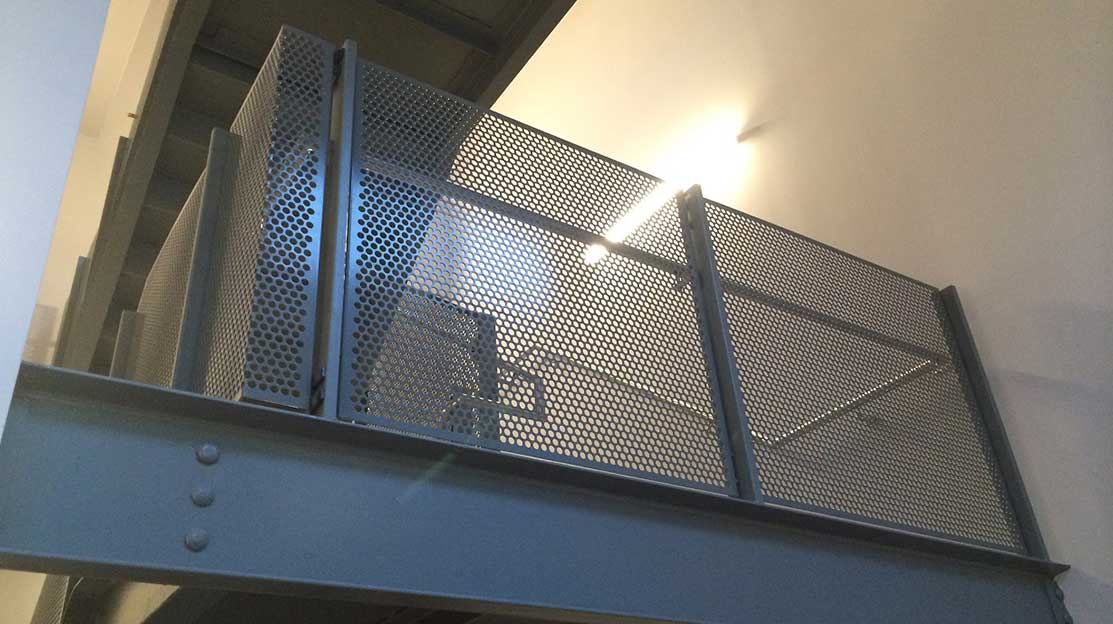 Perforated Metal in Fencing/Decorative Railing/Stairs